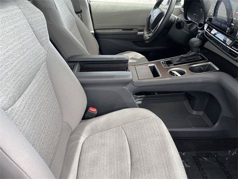 Certified 2021 Toyota Sienna LE FWD image 30