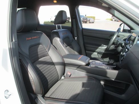 Used 2025 Nissan Pathfinder Rock Creek image 19