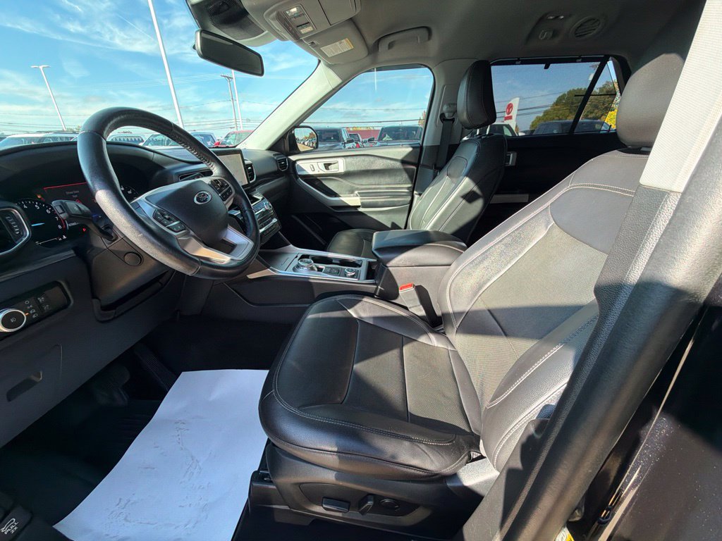 Used 2023 Ford Explorer Limited w/ Equipment Group 301A AWD/4WD image 9