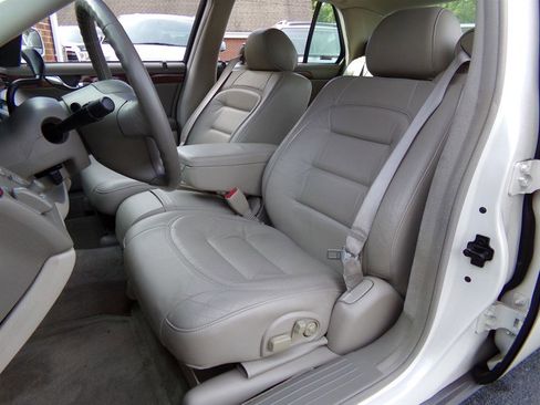 Used 2003 Cadillac De Ville Sedan w/ Comfort & Convenience Package image 15