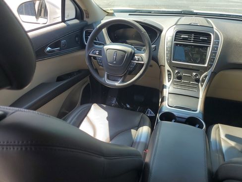 Used 2019 Lincoln Nautilus Reserve FWD image 17