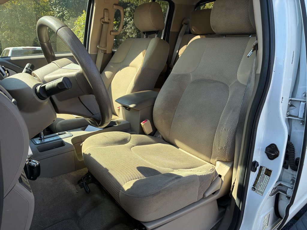 Used 2015 Nissan Frontier SV RWD image 6