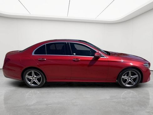 Used 2017 Mercedes-Benz E 300 4MATIC image 2
