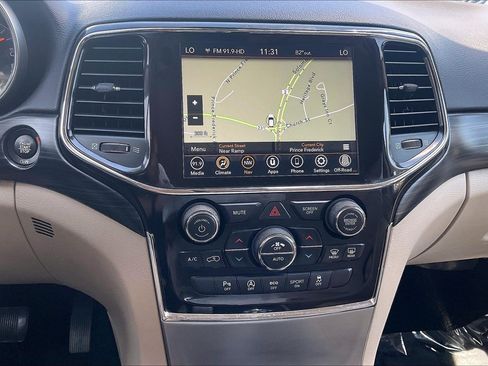 Used 2022 Jeep Grand Cherokee Laredo E AWD/4WD image 28