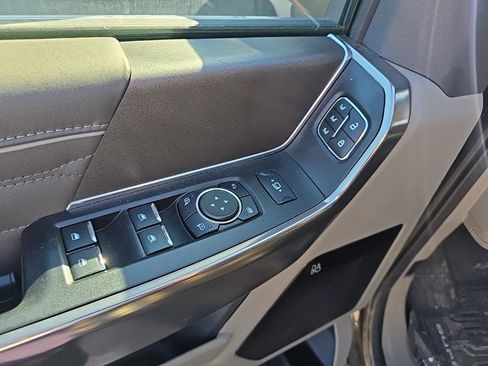 Used 2025 Ford F350 Platinum w/ Platinum Plus Package image 8