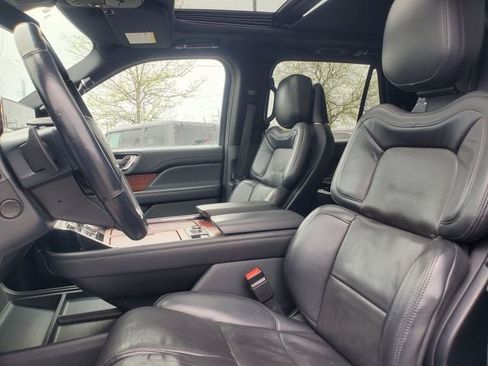 Used 2023 Lincoln Navigator Reserve AWD/4WD image 6