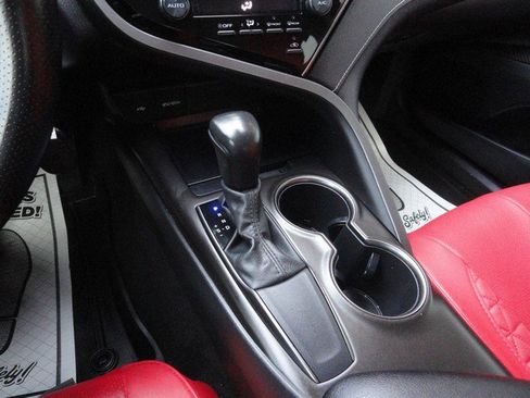 Used 2021 Toyota Camry SE FWD image 12