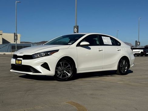 Used 2023 Kia Forte LXS image 3