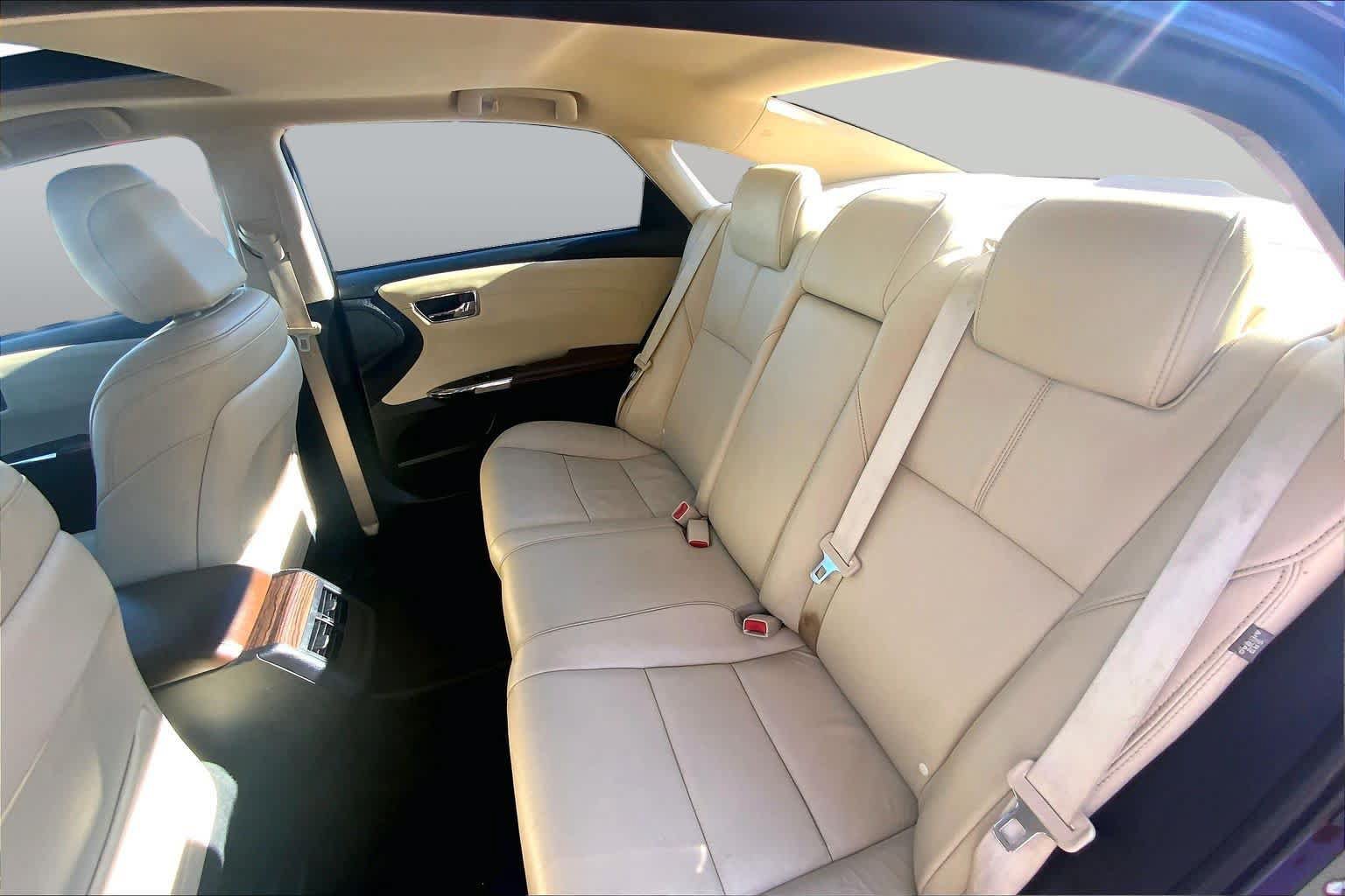 Used 2015 Toyota Avalon XLE Touring FWD image 40