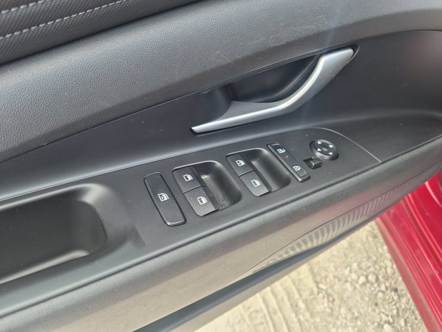 Used 2025 Hyundai Elantra SEL FWD image 13