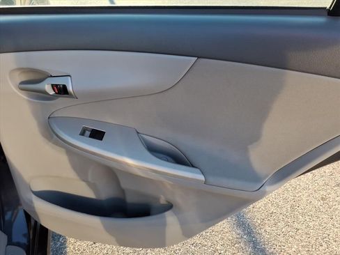 Used 2010 Toyota Corolla LE image 19