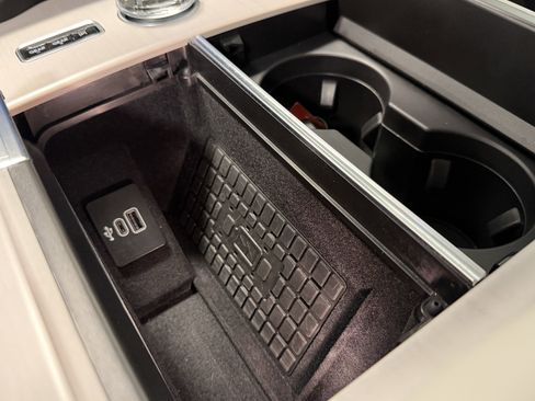 Used 2025 Lincoln Navigator Reserve image 19