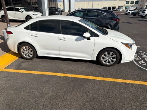 Used 2020 Toyota Corolla LE w/ Carpet Mat Package (TMS) FWD image 4