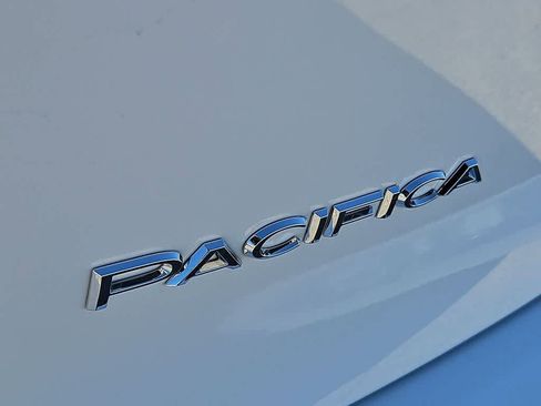 New 2026 Chrysler Pacifica Select FWD image 13