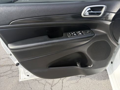 Used 2020 Jeep Grand Cherokee Altitude image 15