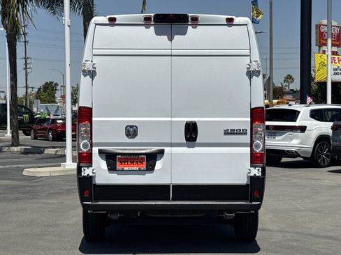 Used 2025 RAM ProMaster 2500 w/ Convenience Group FWD image 6