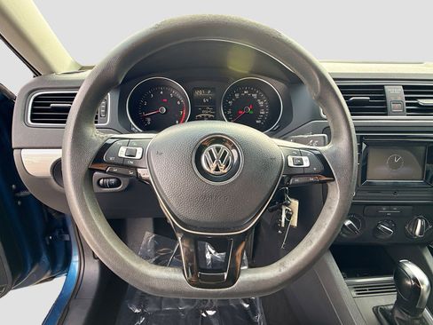 Used 2017 Volkswagen Jetta S image 34