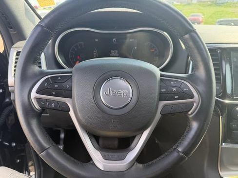 Certified 2022 Jeep Grand Cherokee Laredo X AWD/4WD image 19