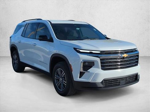 Used 2024 Chevrolet Traverse LT FWD image 6