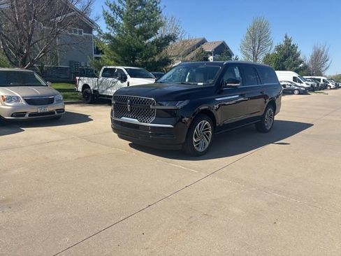 New 2026 Lincoln Navigator L Reserve AWD/4WD image 13