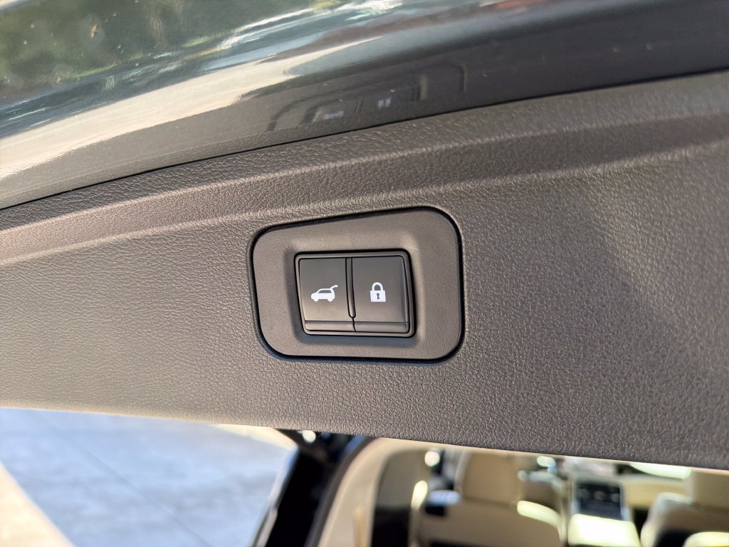 Used 2025 Nissan Armada Platinum Reserve RWD image 35