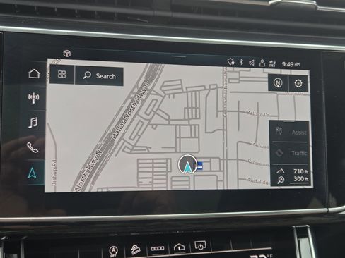 Used 2023 Audi Q8 Premium image 14