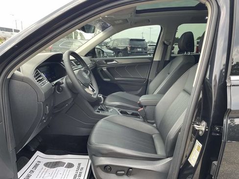 Used 2023 Volkswagen Tiguan SE FWD image 16
