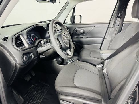 Used 2023 Jeep Renegade Latitude AWD/4WD image 5