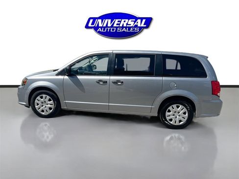 Used 2019 Dodge Grand Caravan SE image 4