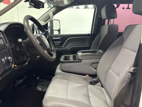 Used 2019 Chevrolet Silverado 2500 W/T AWD/4WD image 30