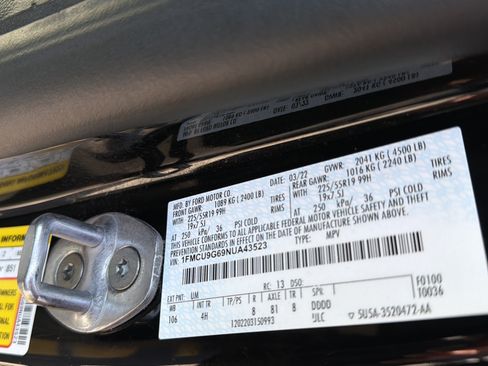 Used 2022 Ford Escape SE w/ SE Sport Appearance Package AWD/4WD image 26