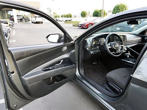 Certified 2026 Hyundai Elantra SE image 33