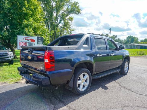 Used 2011 Chevrolet Avalanche LT w/ Luxury Package AWD/4WD image 3