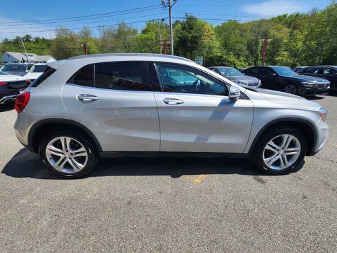 Used 2017 Mercedes-Benz GLA 250 4MATIC image 4
