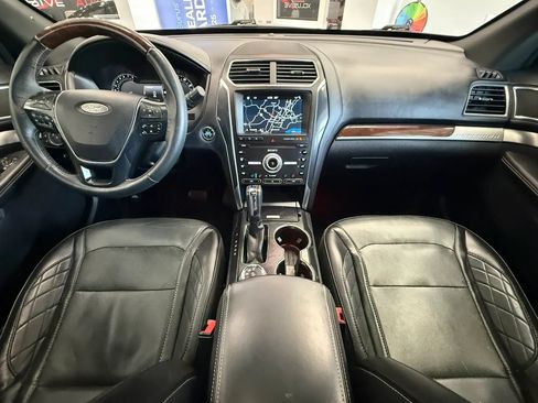 Used 2019 Ford Explorer Platinum AWD/4WD image 25