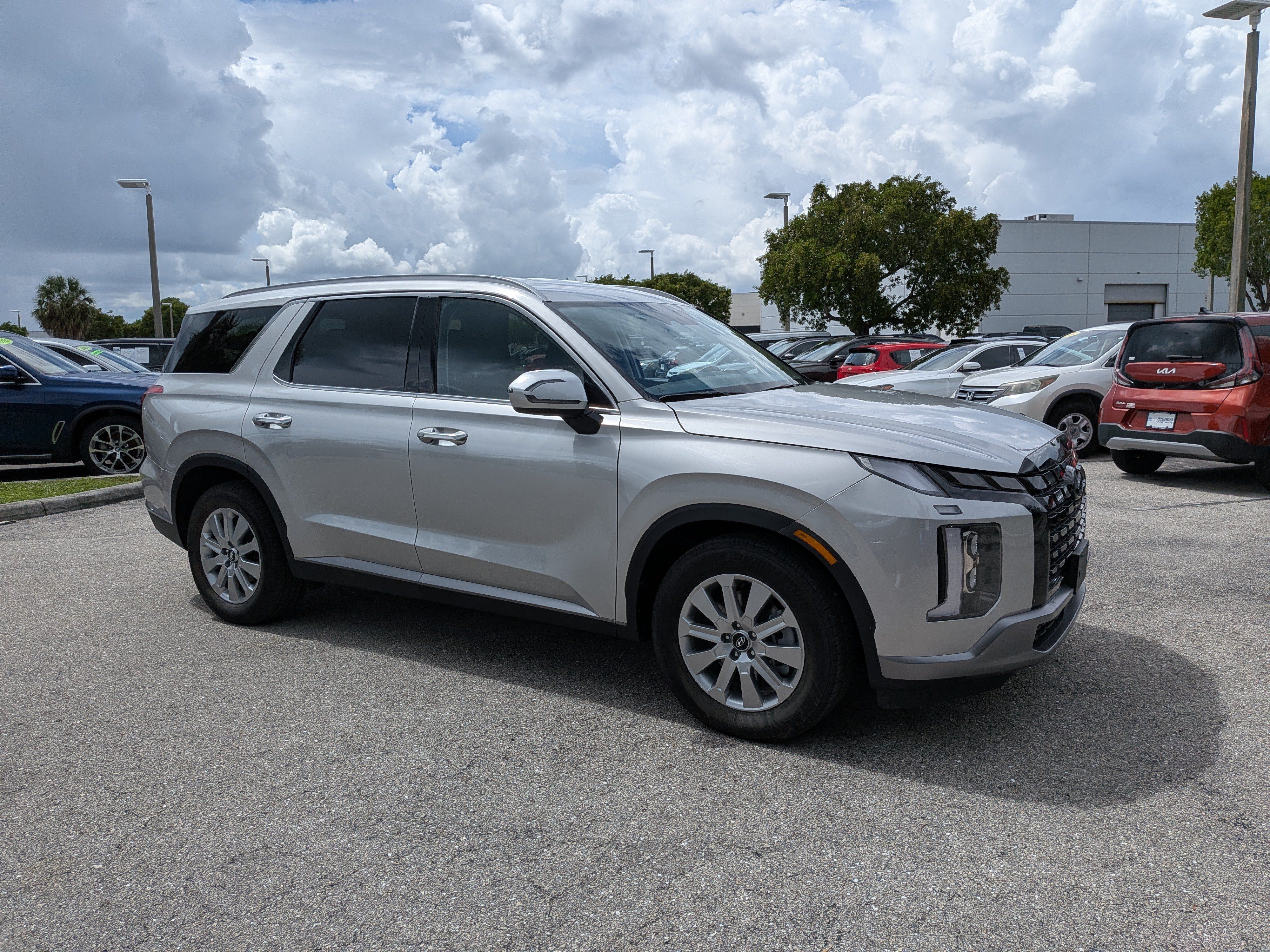 Used 2025 Hyundai Palisade SEL AWD/4WD image 2
