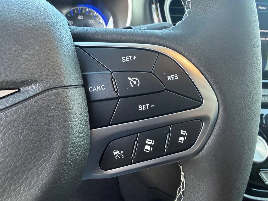 New 2027 Chrysler Pacifica Select FWD image 9