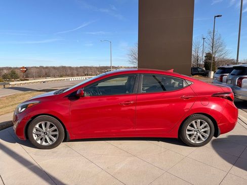 Used 2014 Hyundai Elantra SE w/ Option Group 02 image 2