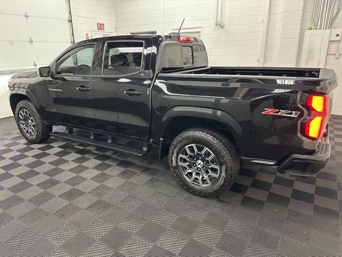 Used 2025 Chevrolet Colorado Z71 w/ Technology Package AWD/4WD image 6