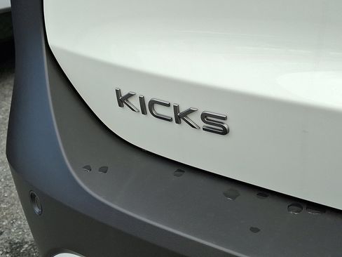 New 2026 Nissan Kicks SR w/ Cold Weather Package image 5