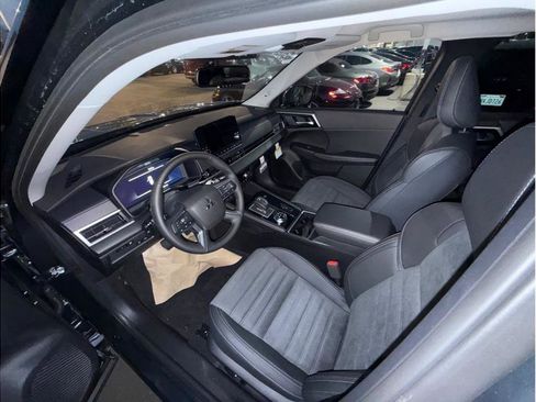 Used 2025 Mitsubishi Outlander SE Tech Pacakge image 10