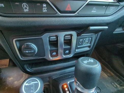 Certified 2025 Jeep Wrangler Sport AWD/4WD image 18