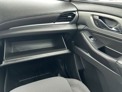 Used 2023 Chevrolet Traverse LT image 16