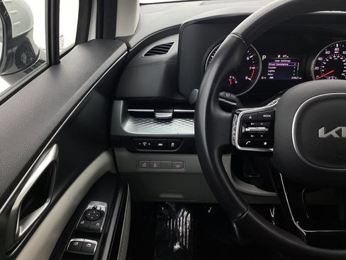 Used 2023 Kia Carnival LX image 29
