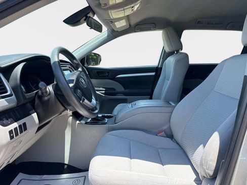 Used 2019 Toyota Highlander LE FWD image 20