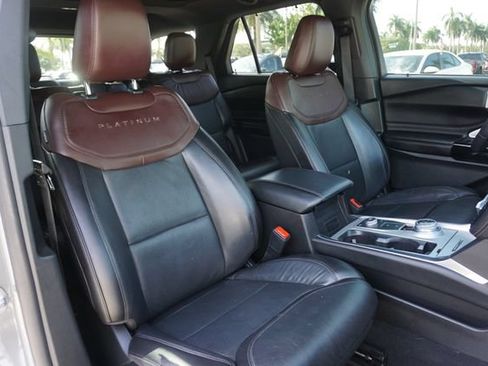 Used 2023 Ford Explorer Platinum w/ Technology Package AWD/4WD image 2