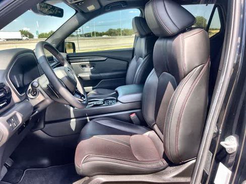 Certified 2025 Honda Pilot Black Edition image 11