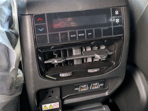 New 2025 Jeep Grand Cherokee L Altitude image 23