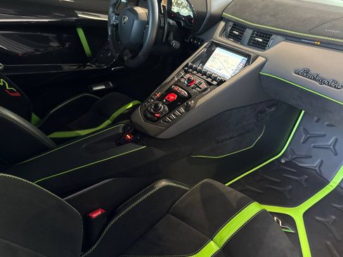 Used 2020 Lamborghini Aventador SVJ AWD/4WD image 16