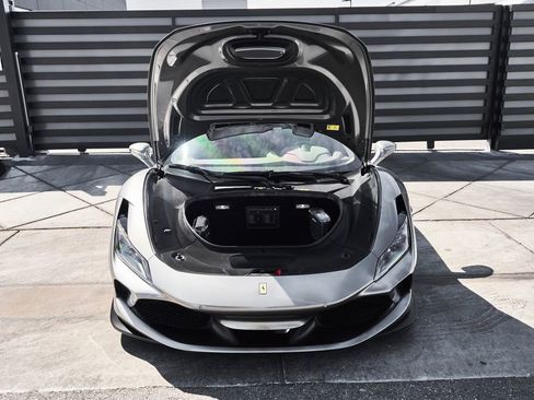 Used 2020 Ferrari F8 Tributo image 17